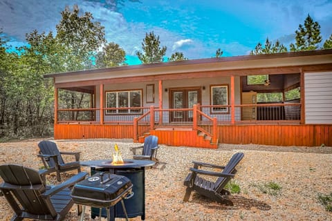 Modern Cabin with Sauna, Tub, Firepit and Views Cabin in Broken Bow