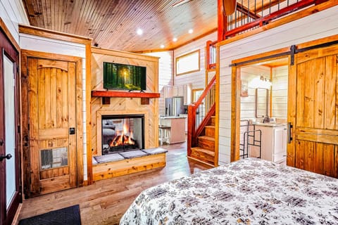 Modern Cabin with Sauna, Tub, Firepit and Views Cabin in Broken Bow