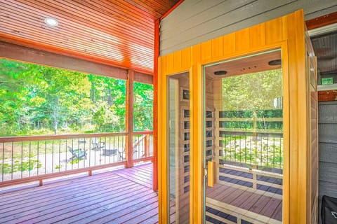Modern Cabin with Sauna, Tub, Firepit and Views Cabin in Broken Bow