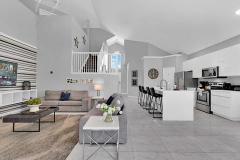 TV and multimedia, Kitchen or kitchenette, Living room, Seating area