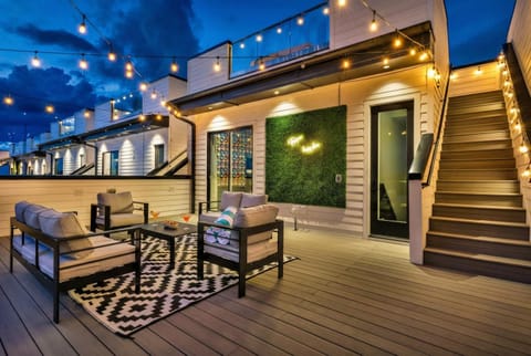 2 Hot Tubs Karaoke Game Room Downtown Nashville House in East Nashville