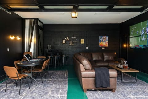 2 Hot Tubs Karaoke Game Room Downtown Nashville House in East Nashville