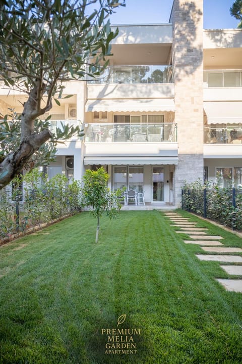 Property building, Day, Garden, Garden, Garden view