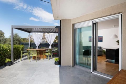 Patio, Day, Garden, View (from property/room), Balcony/Terrace, Seating area, Garden view