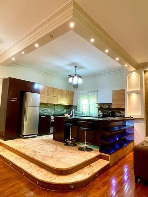 Kitchen or kitchenette, Dining area, oven, stove