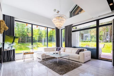 Garden, TV and multimedia, Living room, Seating area