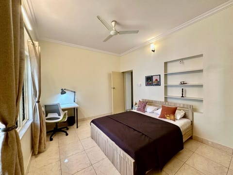 Bed, Photo of the whole room, Bedroom