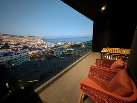 View (from property/room), Balcony/Terrace, Living room, City view, Mountain view, Sea view
