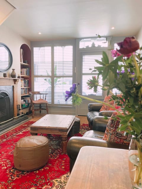 Library, TV and multimedia, Living room, Seating area