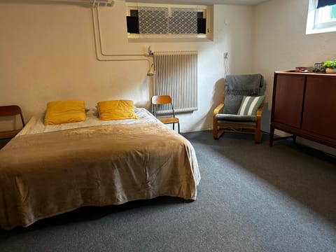 Bed, Seating area, Bedroom