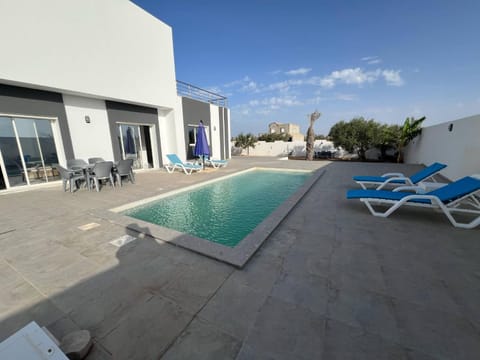 Patio, Pool view, Swimming pool, sunbed