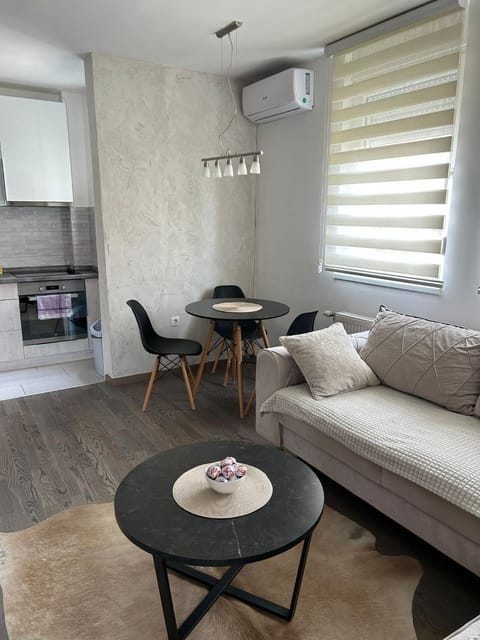 Apartman NS DET PRIVATE PARKING Apartment in Novi Sad
