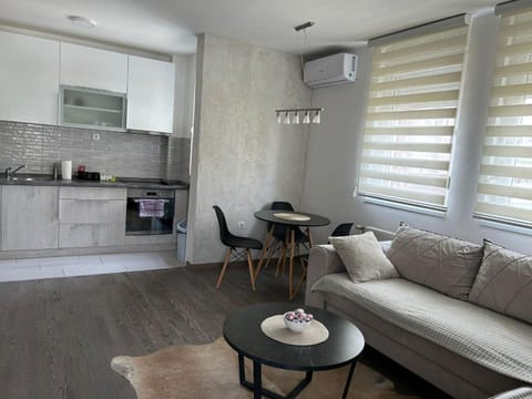 Apartman NS DET PRIVATE PARKING Apartment in Novi Sad