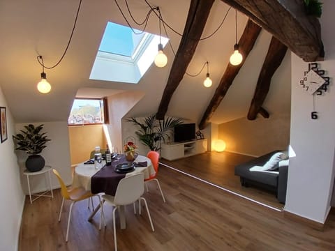 Living room, Photo of the whole room, Seating area