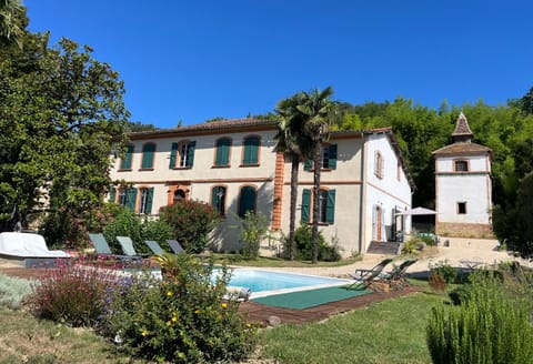 Property building, Garden, Garden view, Swimming pool, sunbed