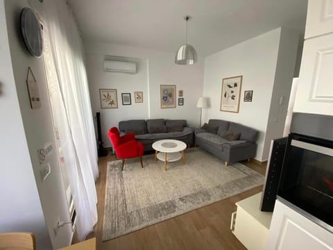 TV and multimedia, Living room, Seating area, internet, air conditioner