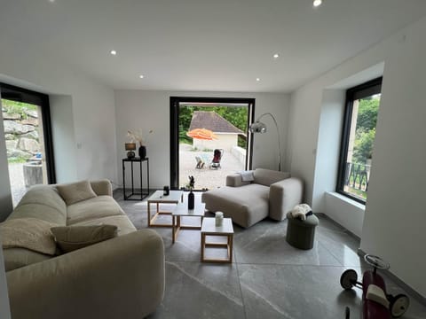 Le Creux de Murmures, Lyon Nature lodge in Bourgoin-Jallieu