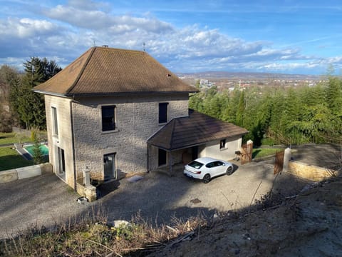 Le Creux de Murmures, Lyon Nature lodge in Bourgoin-Jallieu