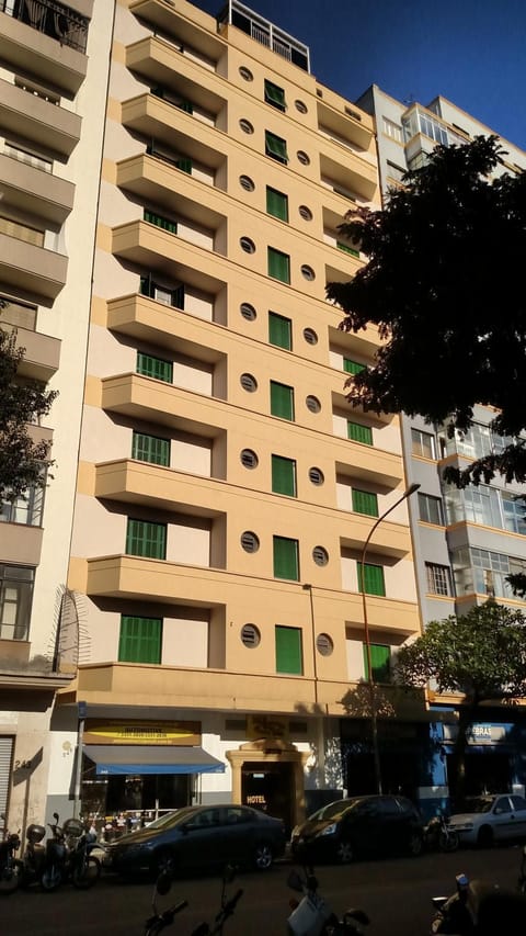 Nearby landmark, Facade/entrance