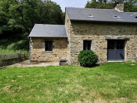 Le Moulin bordé par l'Aven House in Pont-Aven