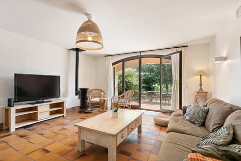 Communal lounge/ TV room, TV and multimedia, Living room