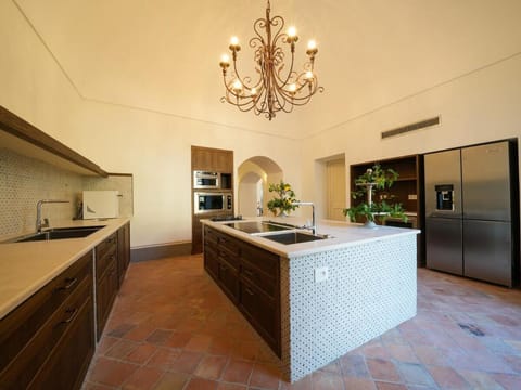 Modern & Private Villa in Unique Location, Pool and Sunset Terrace Villa in Sorrento