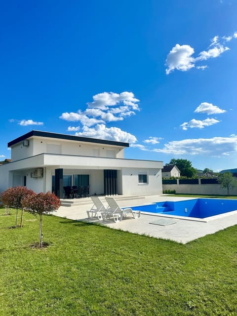 Garden, Pool view