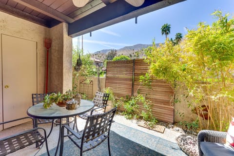 2 Mi to Dtwn Palm Springs Mtn-View Condo with Pool Apartment in Palm Springs