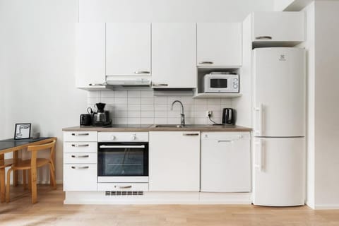 Coffee/tea facilities, Kitchen or kitchenette, dishwasher, oven, stove, toaster