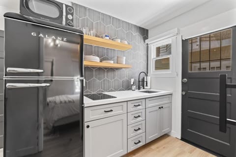 Balboa Island Cottage Air Conditioning Newport Peninsula Ferry Close Apartment in Balboa Island