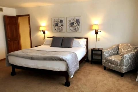 Large Home Near Boulder Fenced Yard 2 Dogs OK House in Longmont