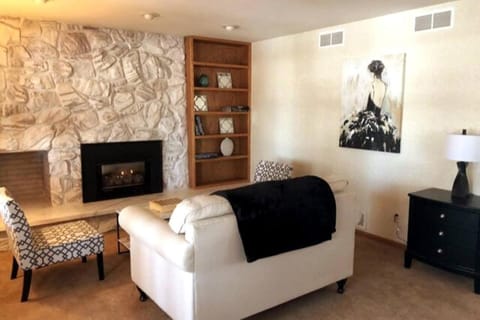 Large Home Near Boulder Fenced Yard 2 Dogs OK House in Longmont