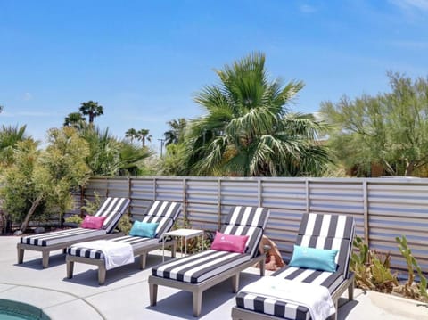 Dive into Desert Wonderland Pool, Spa, Fire Pit House in Palm Springs