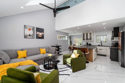 TV and multimedia, Living room, Seating area