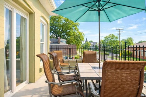 Riverview Escape in Walkable Historic District House in Jeffersonville