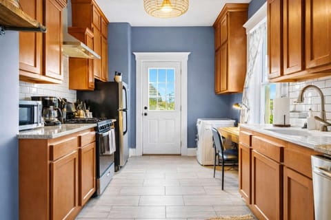 Riverview Escape in Walkable Historic District House in Jeffersonville