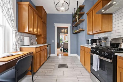 Riverview Escape in Walkable Historic District House in Jeffersonville