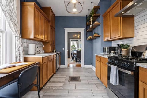 Walkable Historic District Riverview Escape House in Jeffersonville