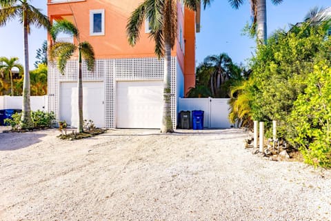 Serious Leisure House in Siesta Beach
