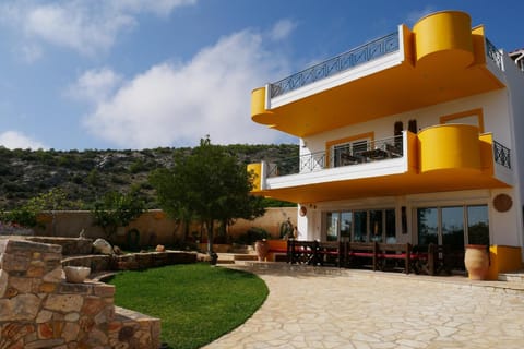 Property building, Patio, Spring, Day, Natural landscape, Garden, View (from property/room), Balcony/Terrace, Seating area, Garden view, Mountain view, Time of day
