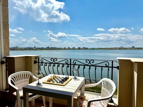 Day, Natural landscape, Balcony/Terrace, Balcony/Terrace, Seating area, Dining area, Sea view