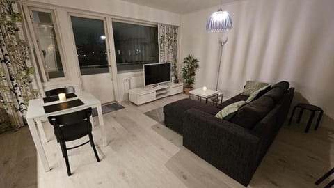 Communal lounge/ TV room, TV and multimedia, Living room, Seating area