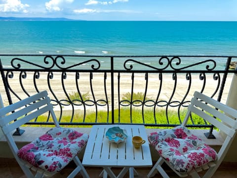 Patio, Day, Natural landscape, View (from property/room), Balcony/Terrace, Beach, Sea view