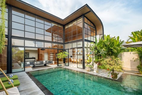 Property building, Patio, Garden, Garden view, Pool view, Swimming pool, sunbed