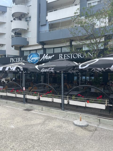 Property building, Restaurant/places to eat