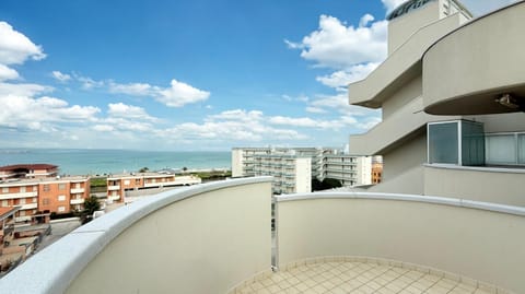 SE164 - Marotta, trilocale vista mare con terrazzo Apartment in Marotta