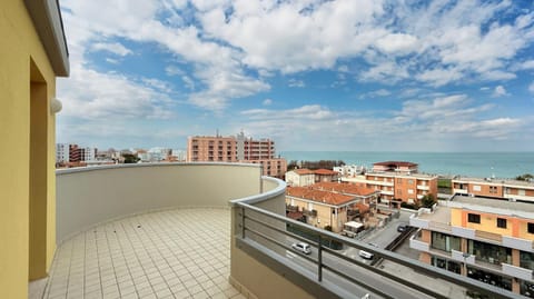 SE164 - Marotta, trilocale vista mare con terrazzo Apartment in Marotta