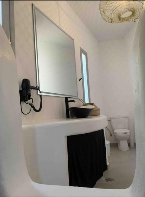 Rembelos Santorini Apartment in Perissa