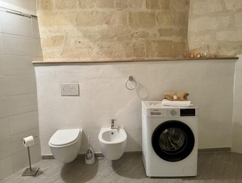 Bathroom, washing machine