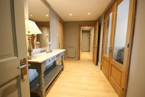 Salisbury Garden Apartment 3 beds 2 baths Apartment in England